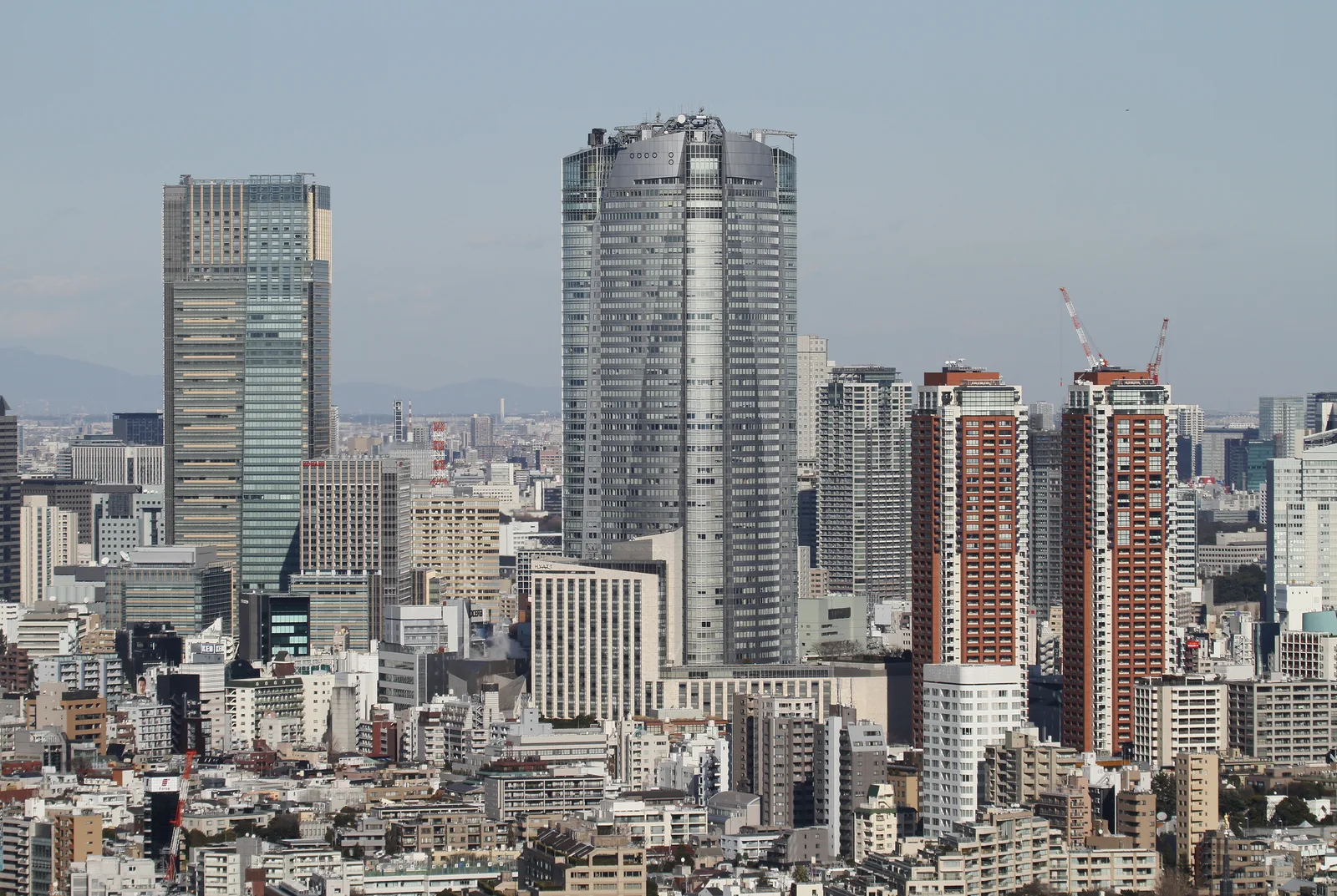 六本木ヒルズ森タワーを含む都心の高層ビル群の遠景(バークレイズ)
