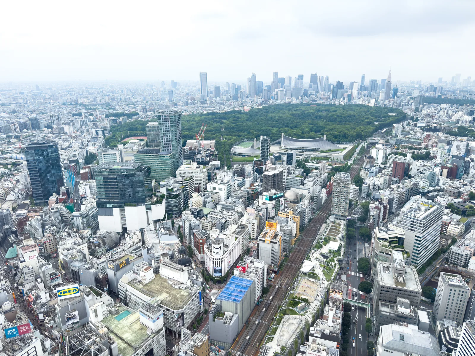 高層階から望む渋谷・新宿方面の眺望(DeNA)