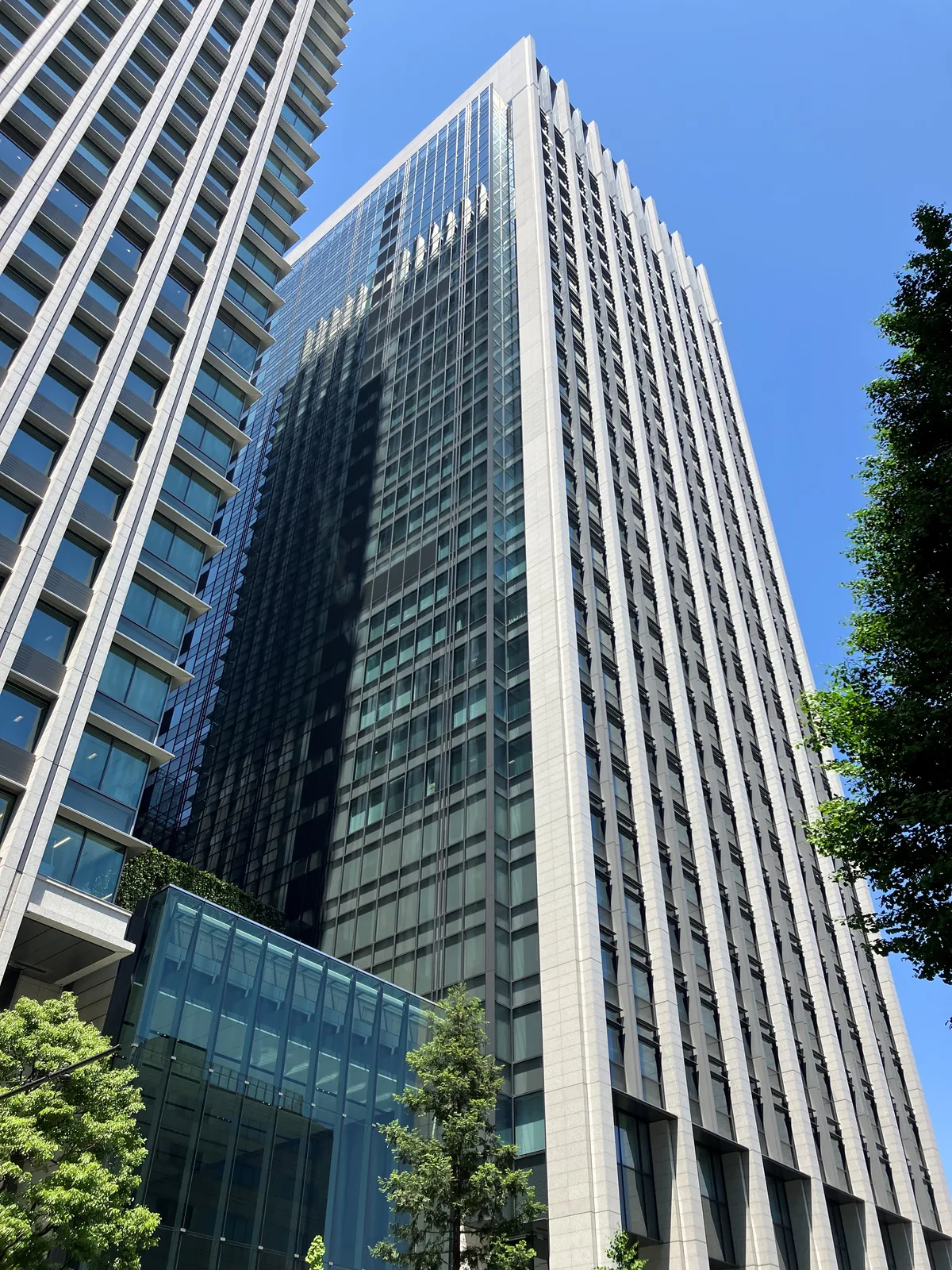 オフィスが入る高層ビルの外観(KPMG)
